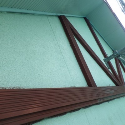 宇都宮市　屋根カバー工法・外壁塗装工事　八日目　幕板コーキング、養生、幕板下塗り塗装