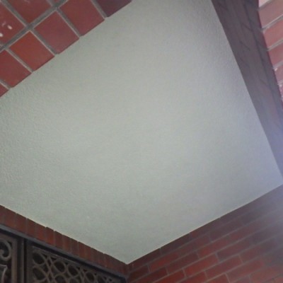 宇都宮市　外壁塗装・下屋根カバー工法・その他工事　四日目　軒天重ね張り、玄関軒天塗装、モルタル施工