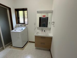 宇都宮市 洗面脱衣所 施工後|新しい洗面化粧台を設置し清掃完了