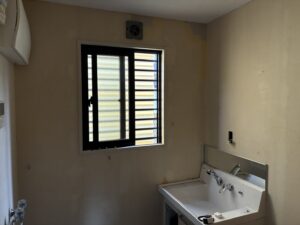 洗面府脱衣所クロス貼り施工前