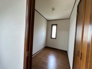 納戸壁クロス張替え後