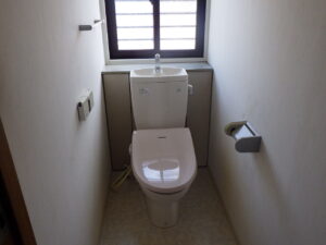 1階トイレ便器撤去前