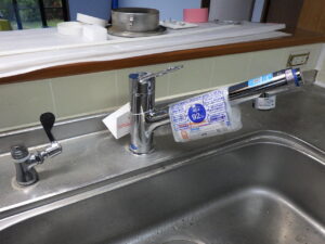 LIXIL製の新しい水栓金具に交換後の写真