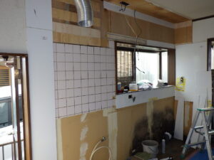 キッチンパネル貼り施工前