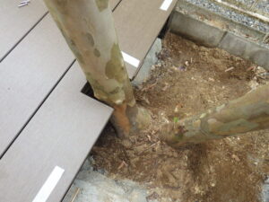 木の部分の片側が加工完了。