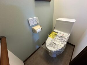 宇都宮市 新居リフォーム｜トイレ 施工後（アクセントクロス）