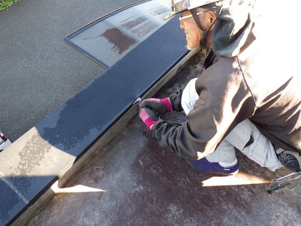 笠木解体中の様子