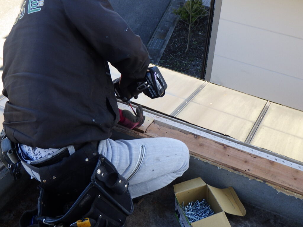 下地取り付け中の様子