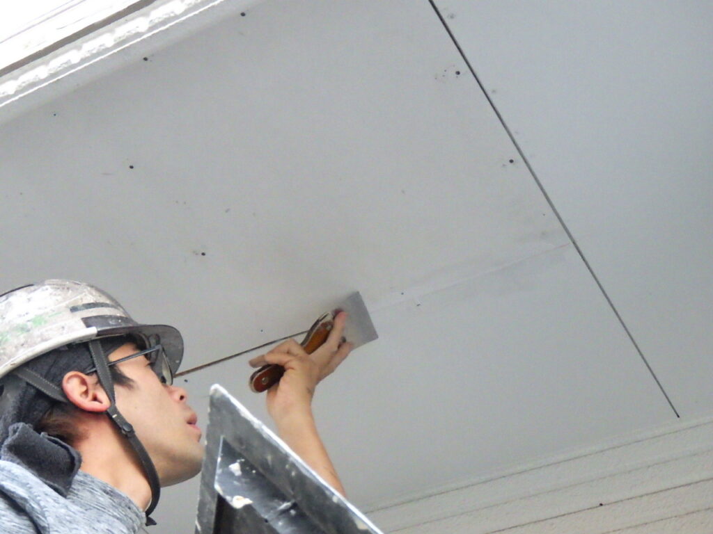 パテ処理中の様子