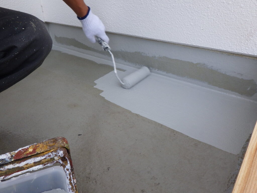 上塗り中の様子になります。