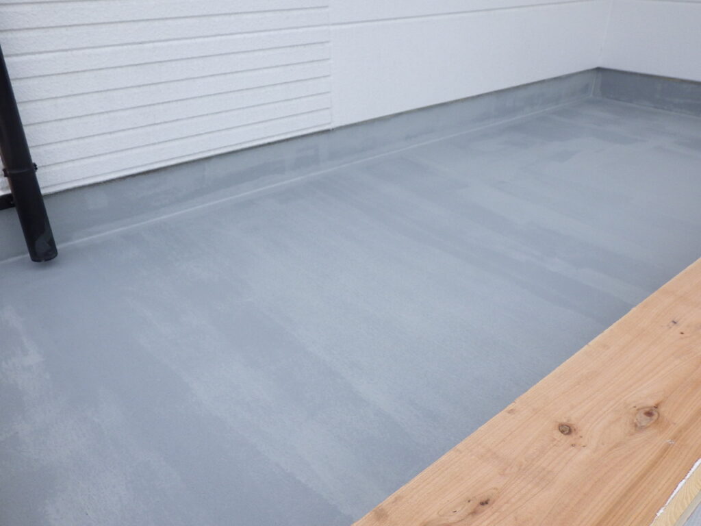 上塗り1回目完了になります。