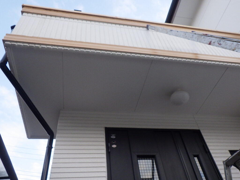 軒天2回目塗装完了