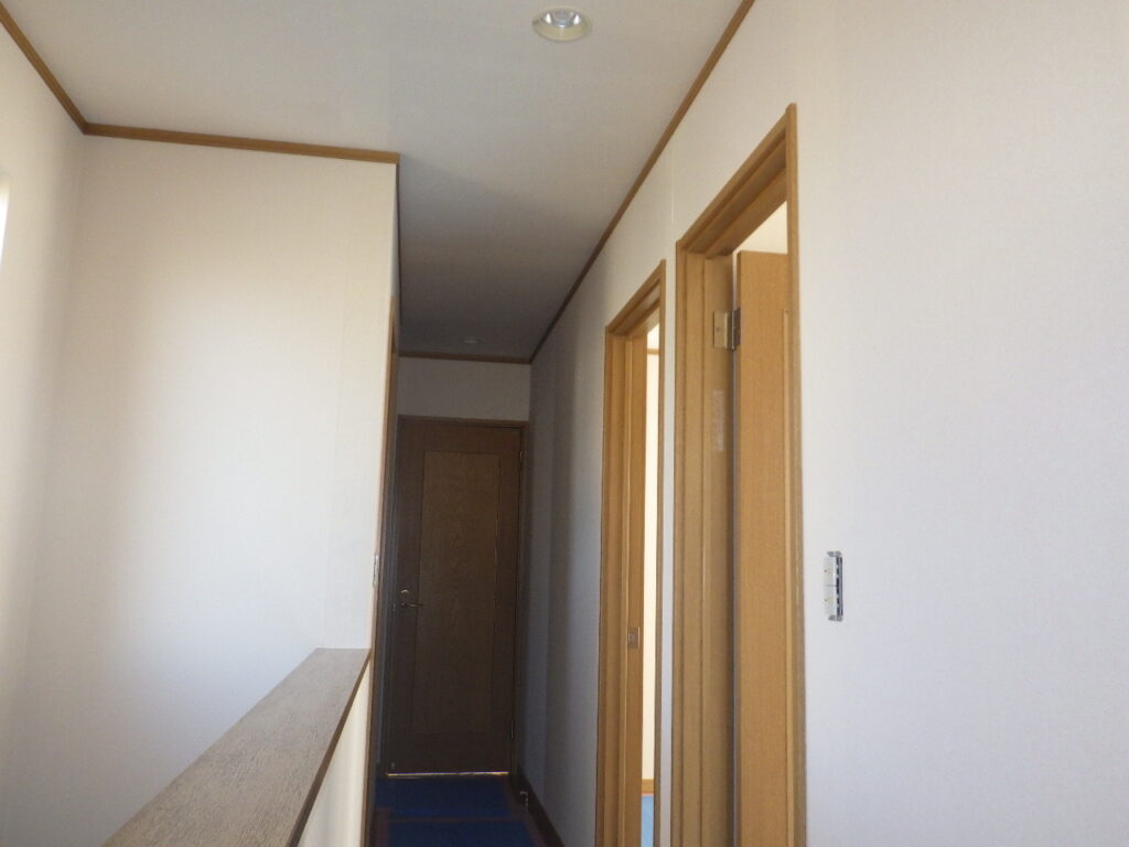 2階廊下クロスはがし完了