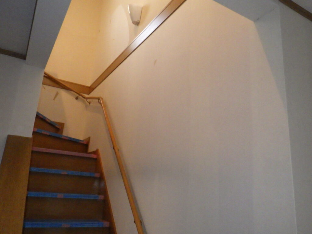 階段届く範囲でクロスはがし完了