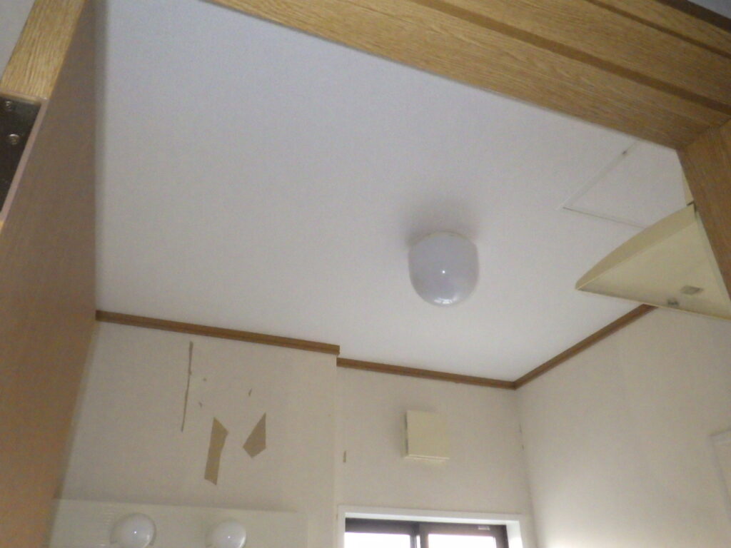 浴室天井クロス貼り付け完了