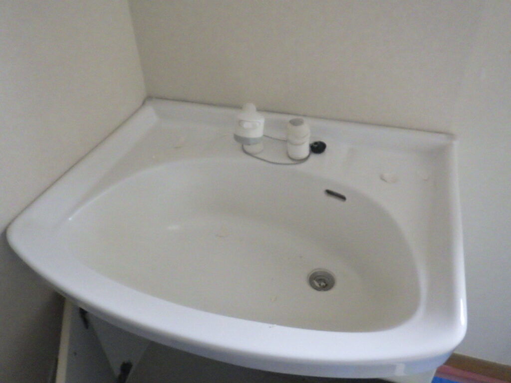 洗面化粧台水栓施工前