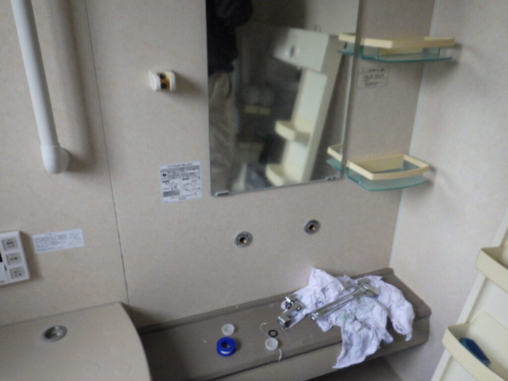 サーモスタット付きシャワーバス水栓の取り外し完了になります。