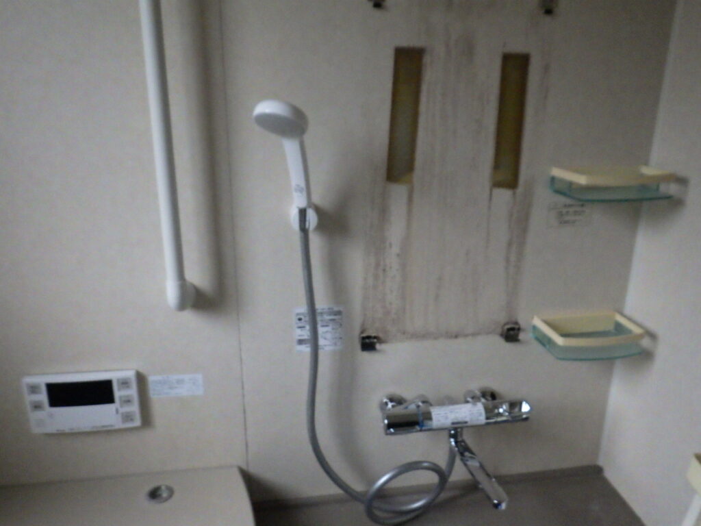 サーモスタット付きシャワーバス水栓の取り付け完了になります。