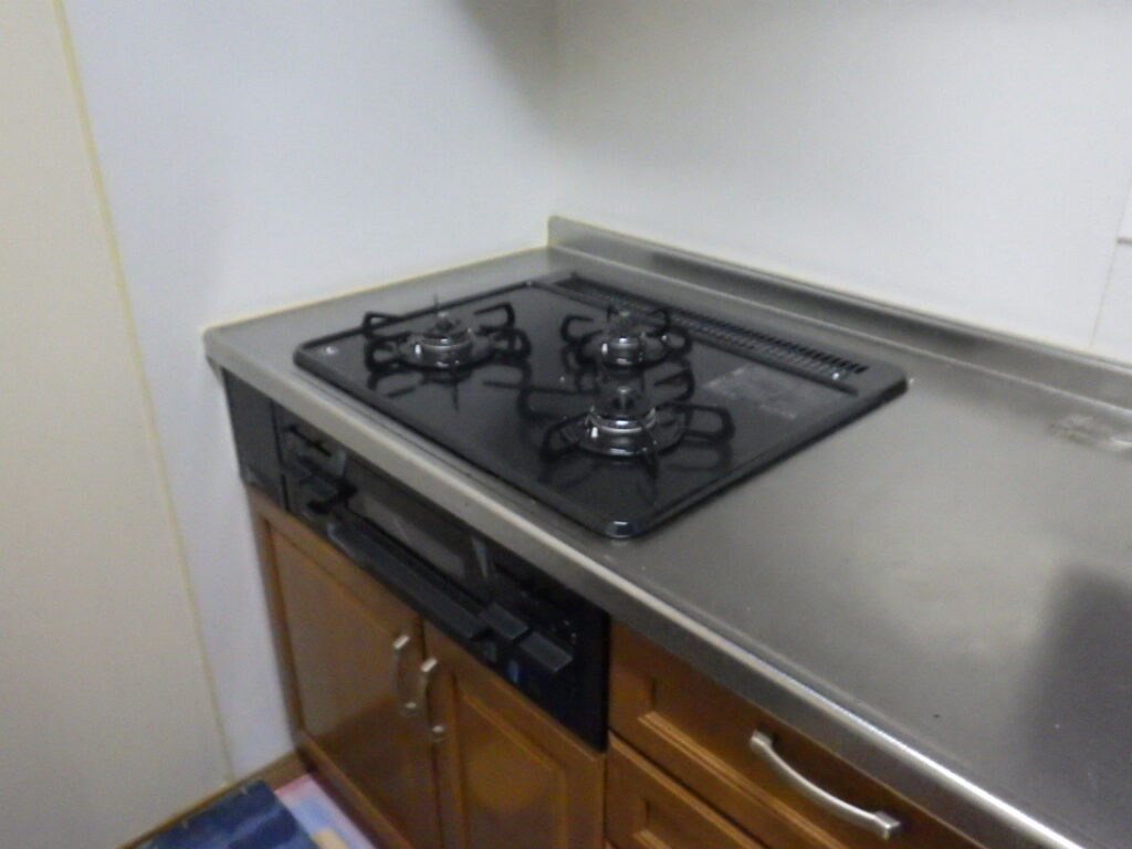 ガスコンロは仮置きになります。