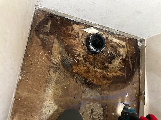 床補修前:便器取り外し後