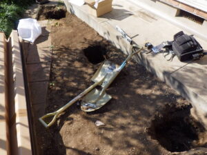 柱が立つので、穴を３００ｍｍ程堀進めて行きます。