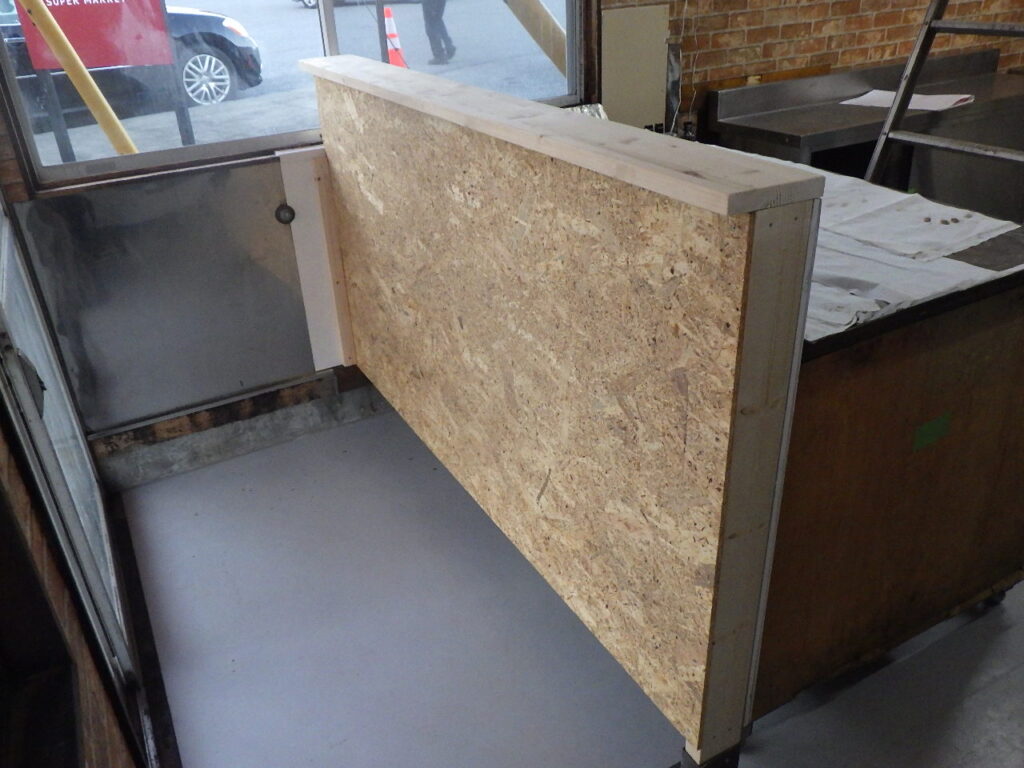 鉄板周囲枠（ガード）設置完了