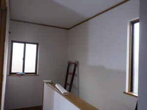 クロス貼り替え完了になります。