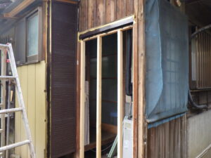 中塗り塗装完了になります。