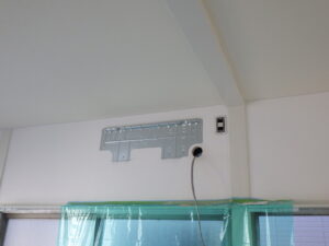 据付版・壁の穴開け完了になります。