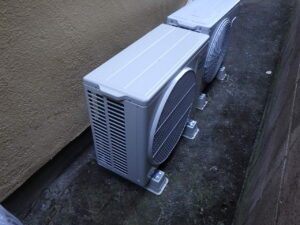 室外機設置完了になります。