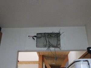 既存の分電盤の取り外し完了になります。