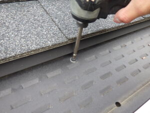 板金を取り外していきます。