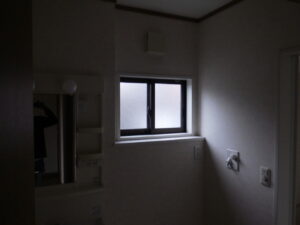 浴室　クロス貼り替え前