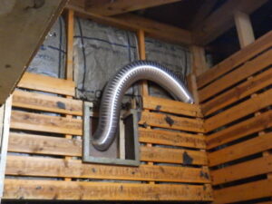 ダクト取り付け完了になります。