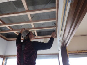 墨をした所に下地を合わせている様子