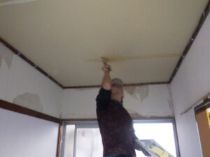 パテ行っている様子です