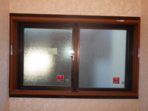 窓枠取付け完了 