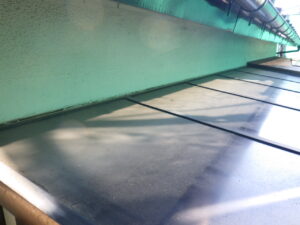 玄関側のテラス屋根上の外壁洗浄前