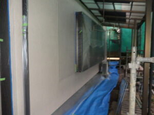 東面　養生完了。