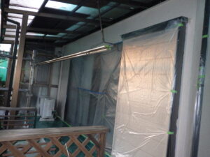 南面　中塗り塗装完了。