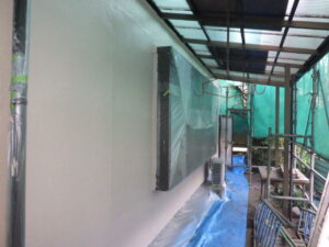 東面　上塗り塗装完了。