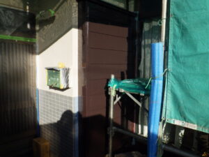 戸袋中塗り完了。