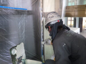 中塗り・上塗りを進めて行きます。