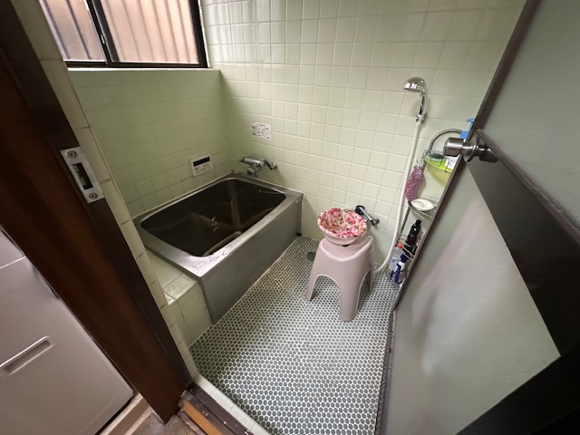 施工前の浴室全体