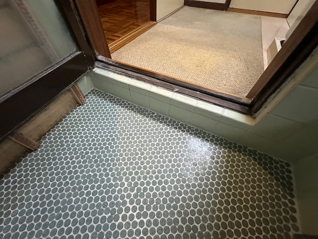 施工前の浴室入口段差