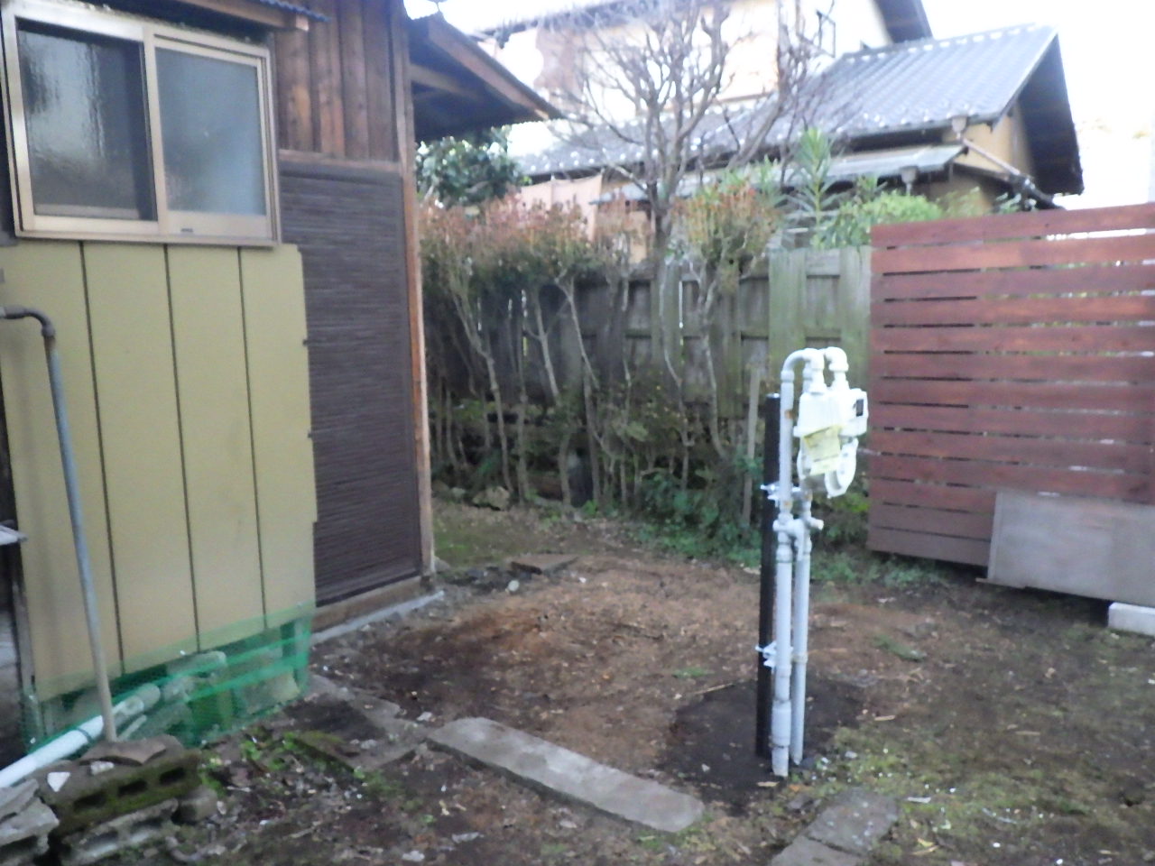 納戸を解体し、すっきりとした庭先の施工後の様子