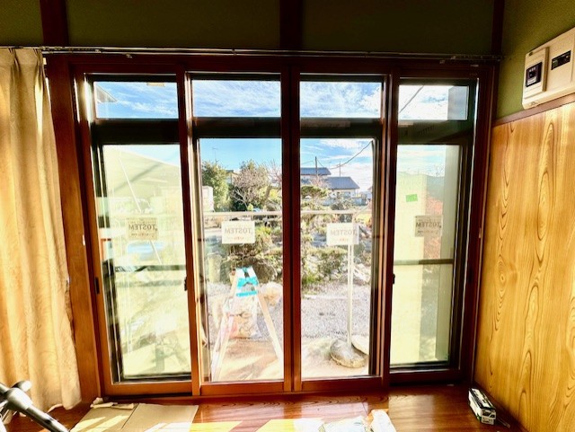 縁側の掃き出し窓のインプラス設置前の様子