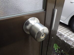 ドアノブの交換前になります。