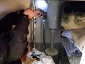 水栓の取り付けを行っていきます。