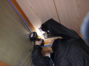 ダクトを取り付けていきます。